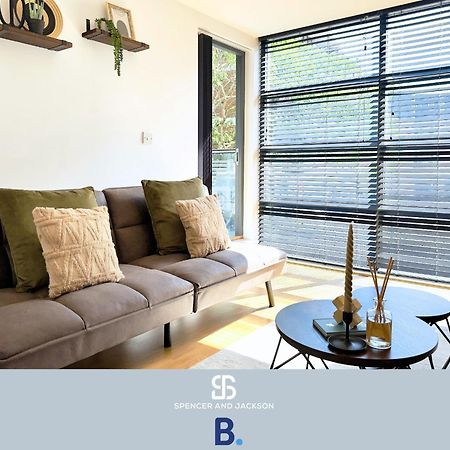 1 Bedroom City Centre Apartment Near The University And Bodleian Library By Spencer And Jackson Short Lets & Serviced Accommodation Oxford Eksteriør bilde