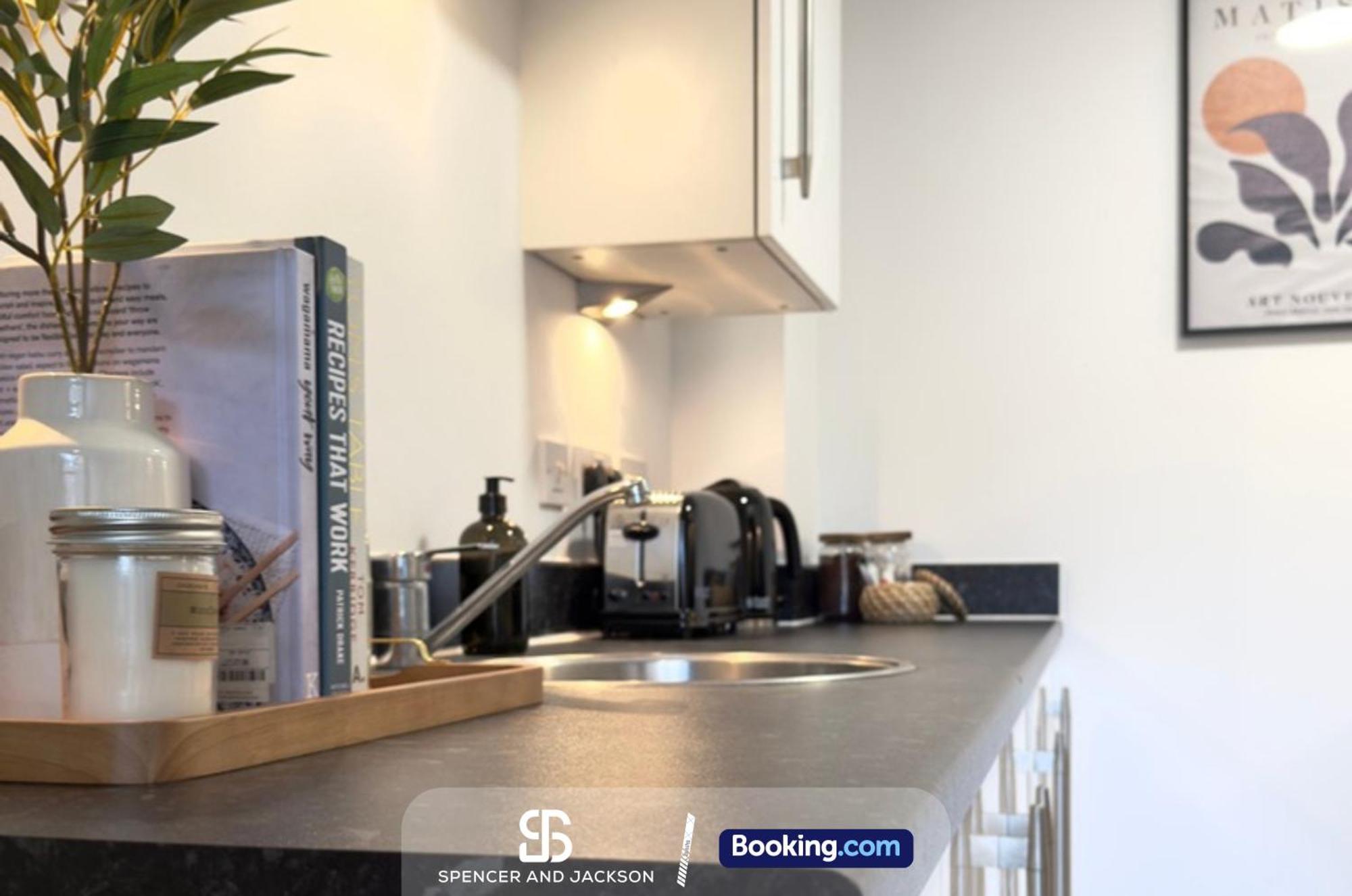 1 Bedroom City Centre Apartment Near The University And Bodleian Library By Spencer And Jackson Short Lets & Serviced Accommodation Oxford Eksteriør bilde